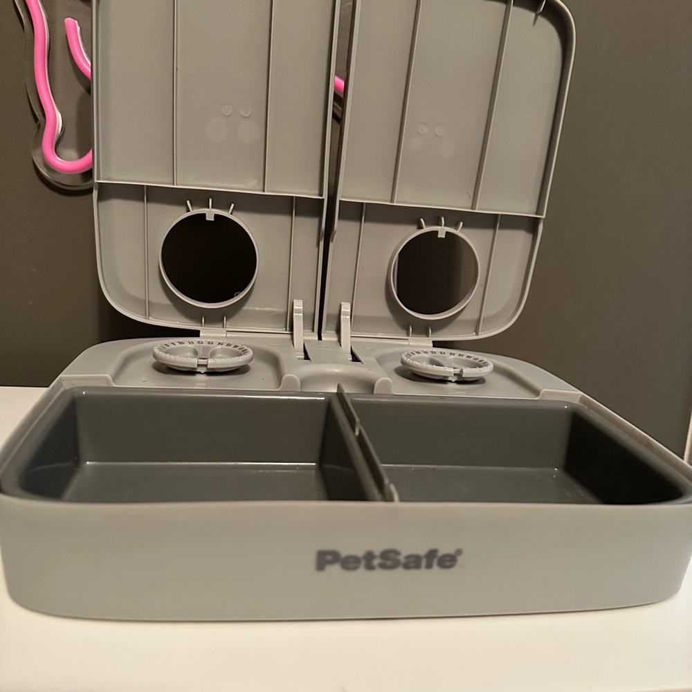 Pet Timed Feeder - Picture 2 of 2